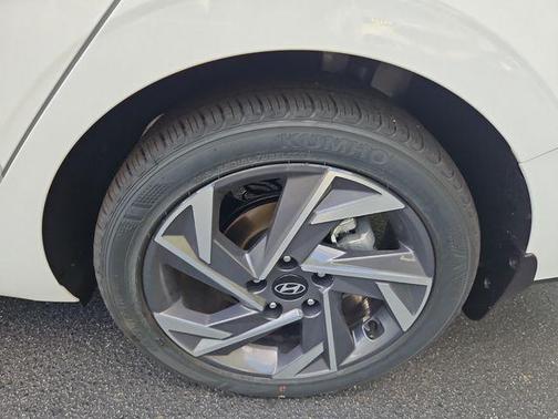 2025 Hyundai ELANTRA Sport