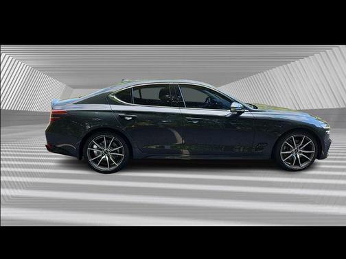 2022 Genesis G70 2.0T RWD