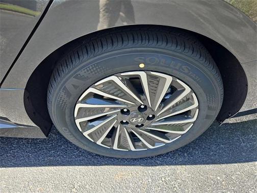 2025 Hyundai SONATA Hybrid SE