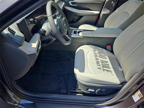 2025 Hyundai SONATA Hybrid SE