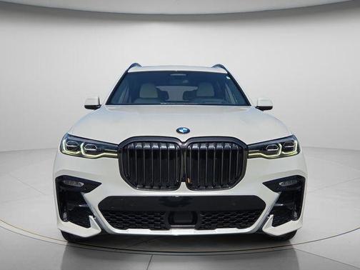 Mineral White Metallic 2022 BMW X7 xDrive40i