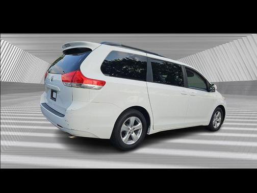2014 Toyota Sienna LE