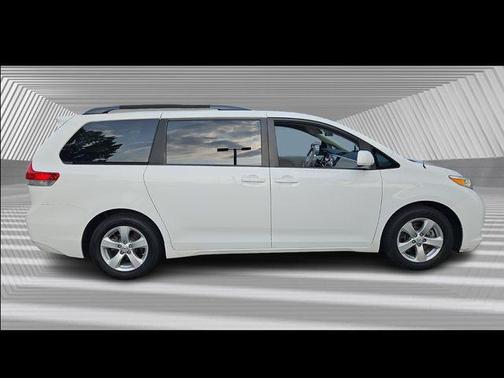 2014 Toyota Sienna LE