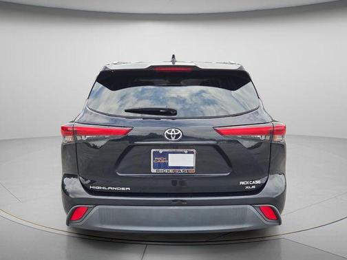Midnight Black Metallic 2023 Toyota Highlander XLE