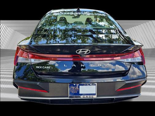 2025 Hyundai ELANTRA SEL