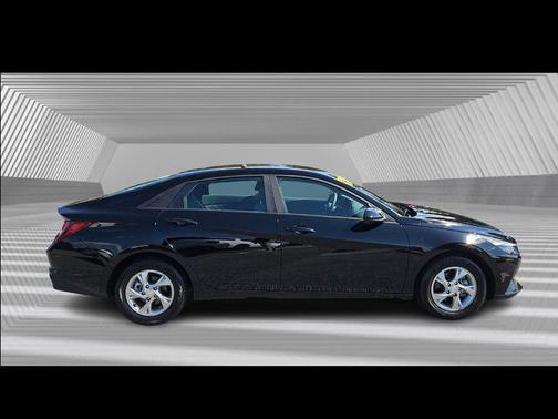 2023 Hyundai ELANTRA SE