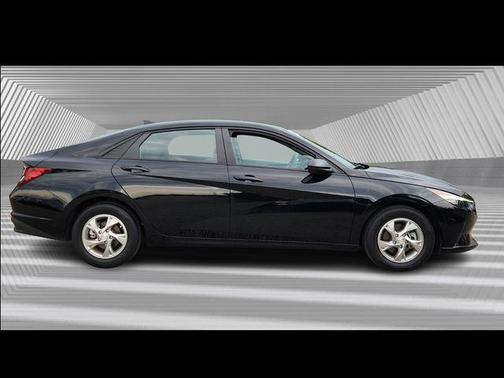 2023 Hyundai ELANTRA SE