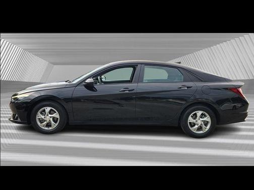 2023 Hyundai ELANTRA SE