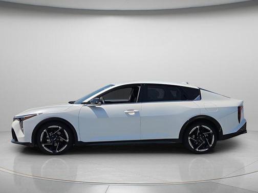 Snow White Pearl 2025 Kia K4 GT-Line