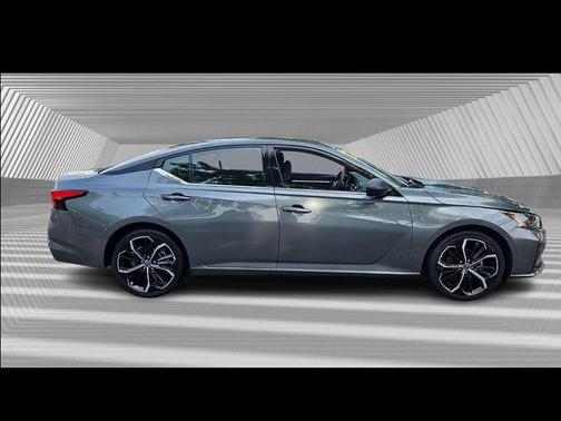 2023 Nissan Altima SR FWD
