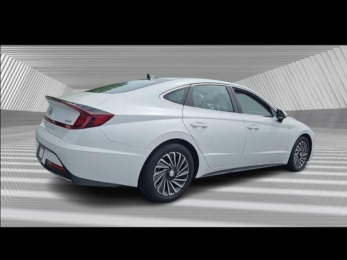2022 Hyundai SONATA Hybrid SE