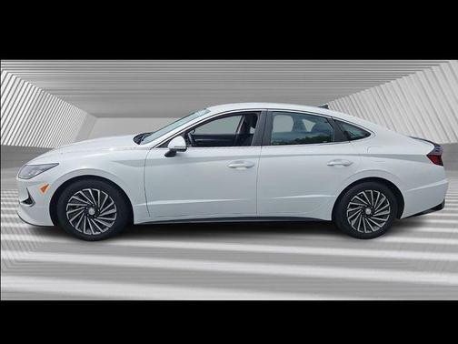 2022 Hyundai SONATA Hybrid SE