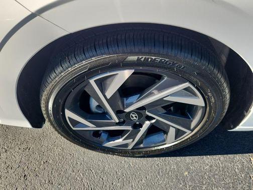 2025 Hyundai ELANTRA HEV SEL Sport