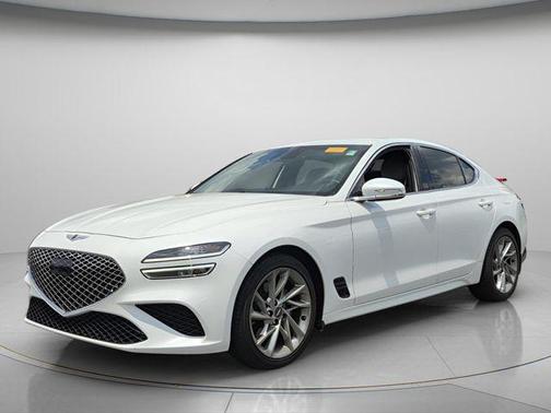 Uyuni White 2022 Genesis G70 2.0T RWD