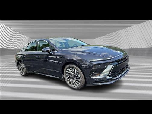 2025 Hyundai SONATA Hybrid SE