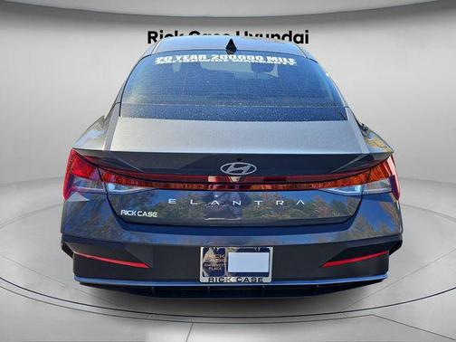 2026 Hyundai ELANTRA SE