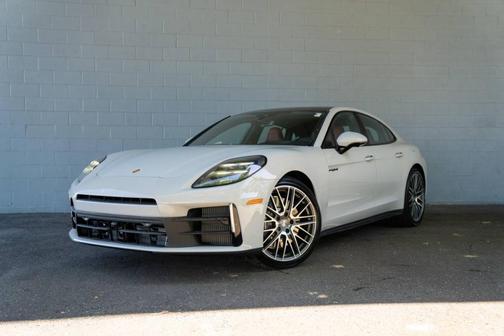 2026 Porsche Panamera 4