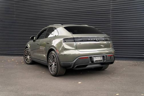 2025 Porsche Macan 4S