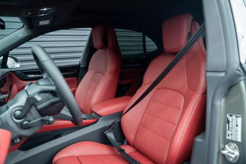 2025 Porsche Macan 4S
