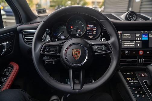 2025 Porsche Macan Base