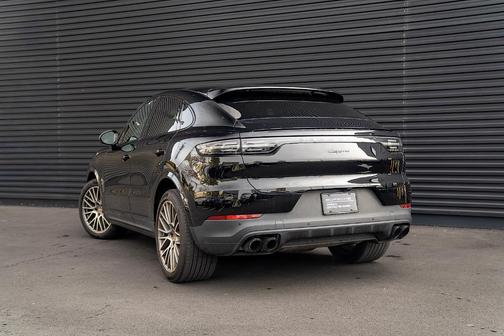 2022 Porsche Cayenne Platinum Edition