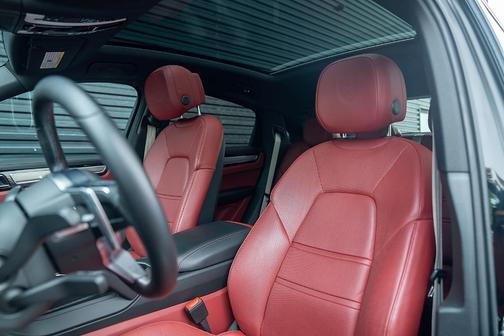 2022 Porsche Cayenne Platinum Edition