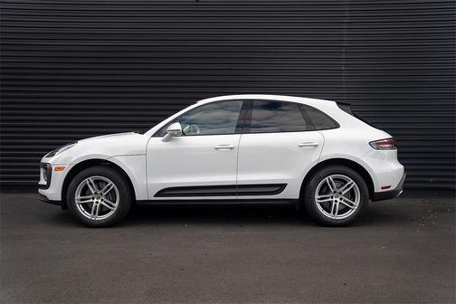 2025 Porsche Macan Base