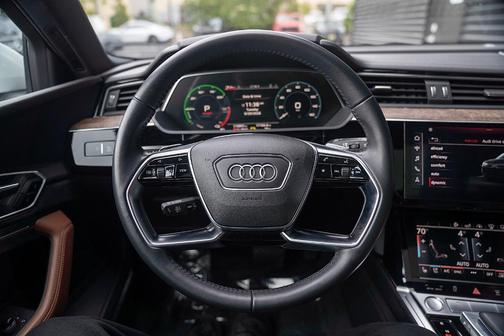 Glacier White Metallic 2019 Audi e-tron Prestige