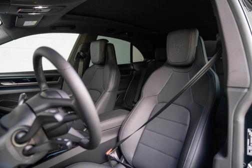 2025 Porsche Macan 4S