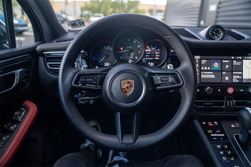 2025 Porsche Macan Base