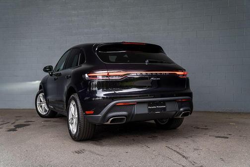 2025 Porsche Macan Base