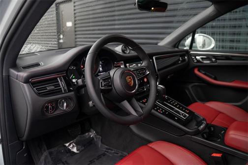 2025 Porsche Macan Base