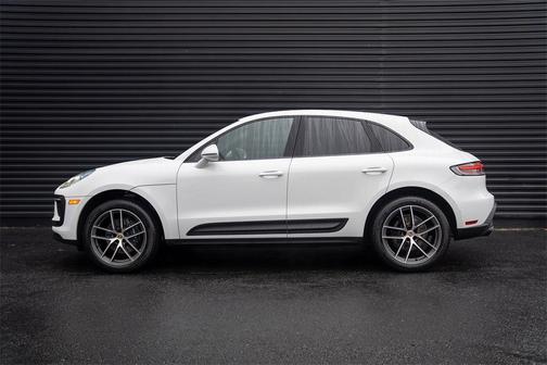 2025 Porsche Macan Base