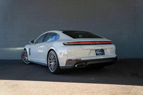 2026 Porsche Panamera 4