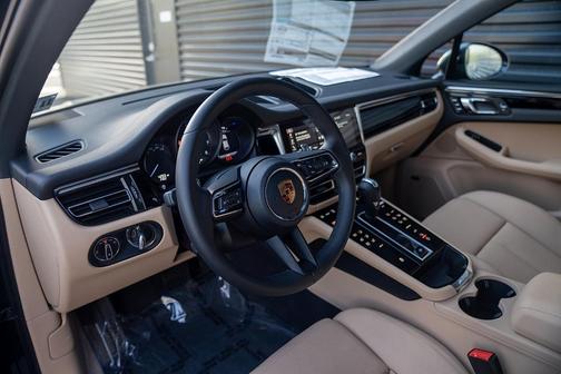 Volcano Grey Metallic 2026 Porsche Macan