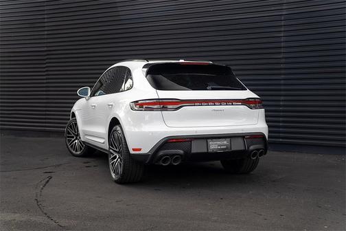 2025 Porsche Macan Base