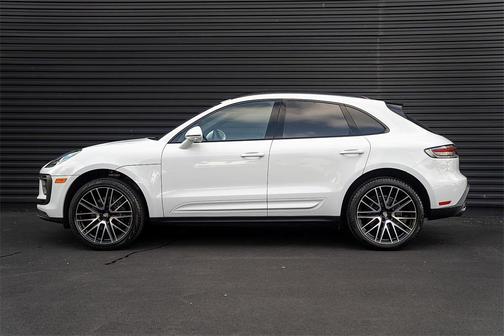 2025 Porsche Macan Base