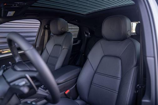 Chalk 2025 Porsche Cayenne