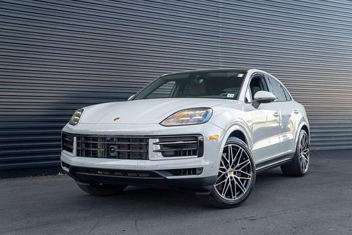 Chalk 2025 Porsche Cayenne