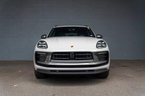 2025 Porsche Macan T