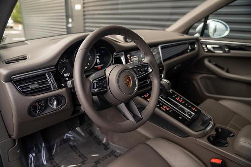 2022 Porsche Macan 