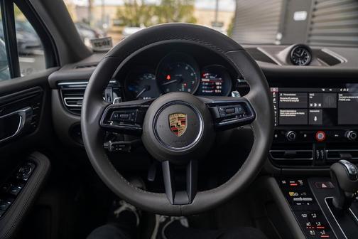2022 Porsche Macan 