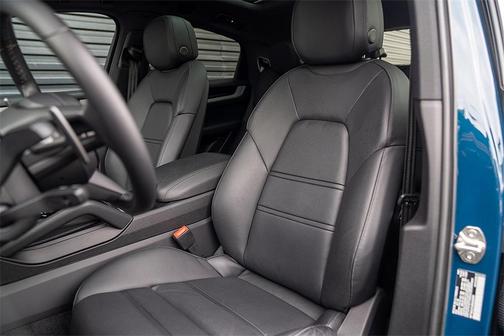 2024 Porsche Cayenne AWD