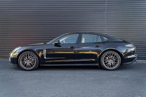 2022 Porsche Panamera 4