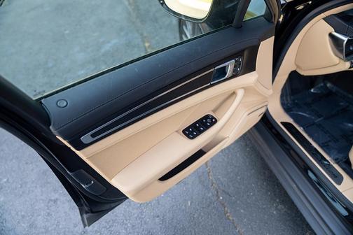 2022 Porsche Panamera 4