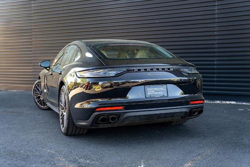 2022 Porsche Panamera 4