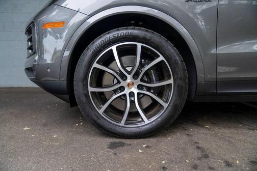 2025 Porsche Cayenne E-Hybrid AWD