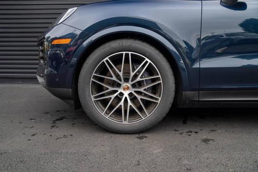 2025 Porsche Cayenne Base