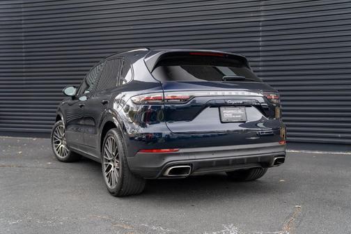 2022 Porsche Cayenne Base
