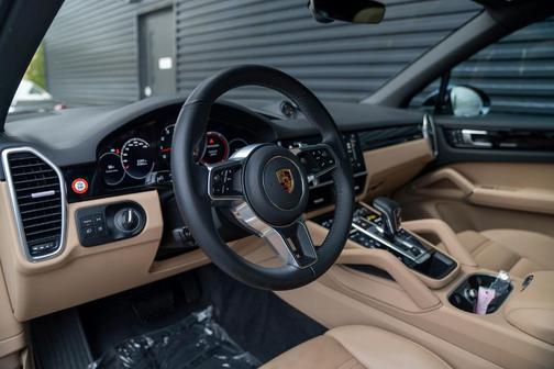 2022 Porsche Cayenne Base